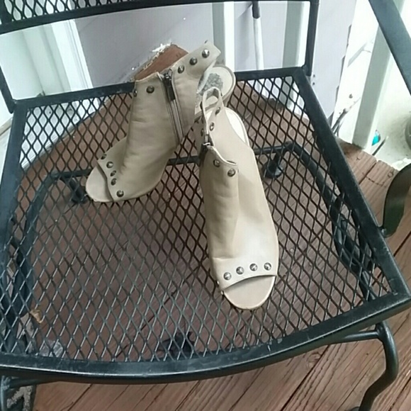 Shoes - Picture 2 of 3